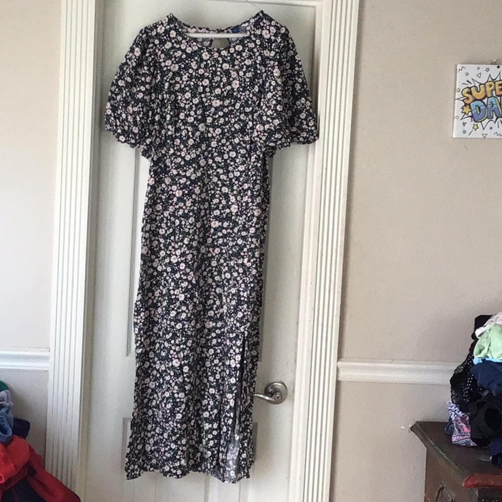 Old Navy floral dress with cut out back.